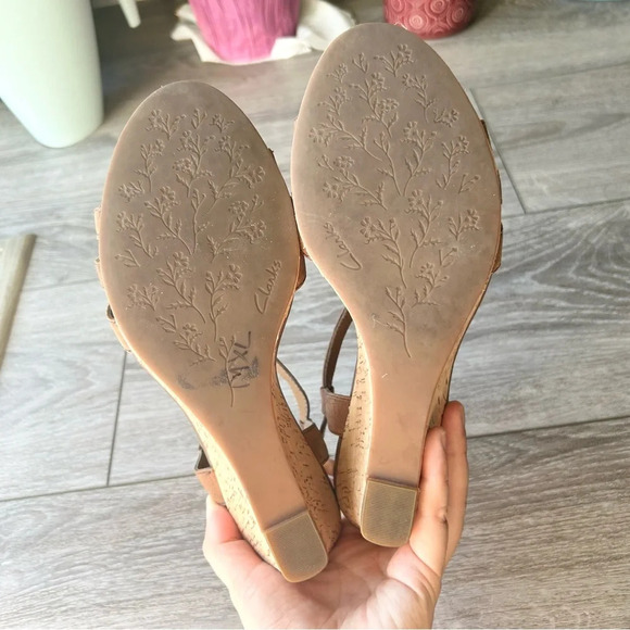 Clarks Brown Leather T Strap Wedge Heel Sandals - Picture 10 of 14